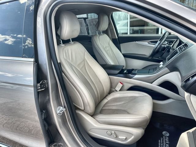 2019 Lincoln Nautilus Select