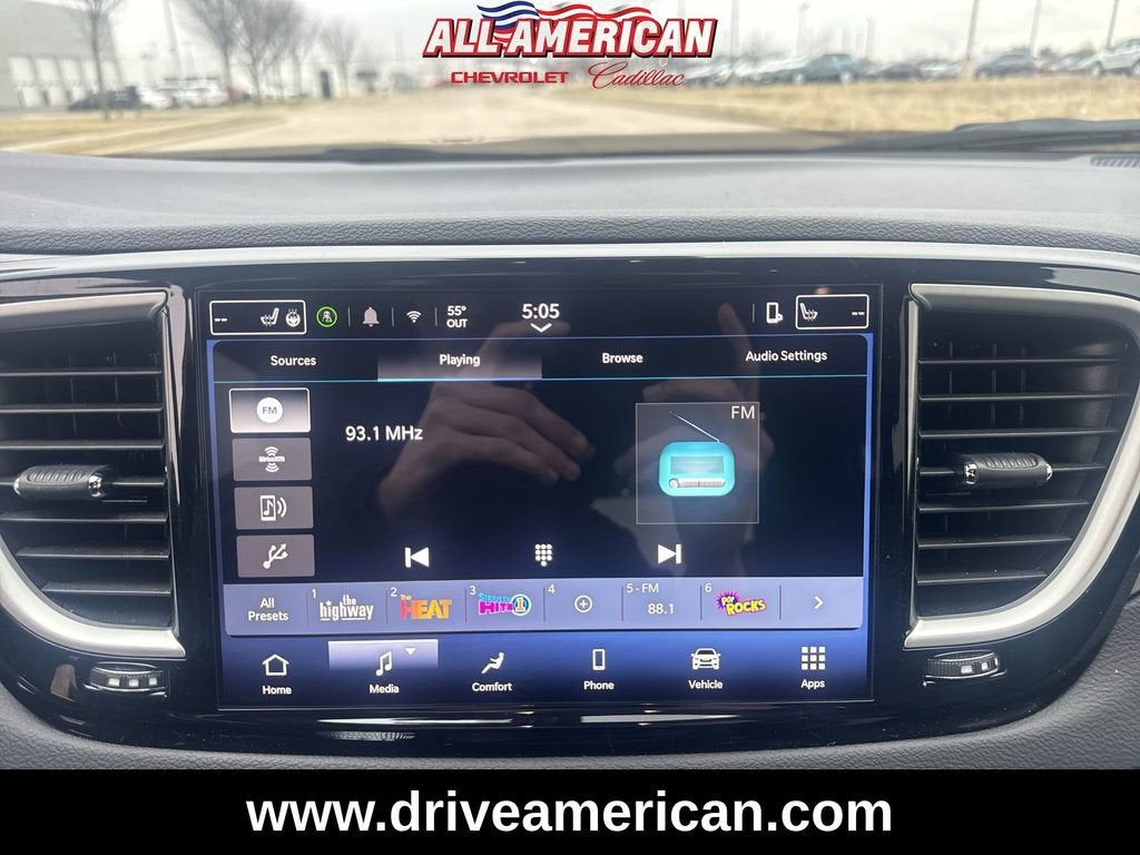 2025 Chrysler Pacifica Select