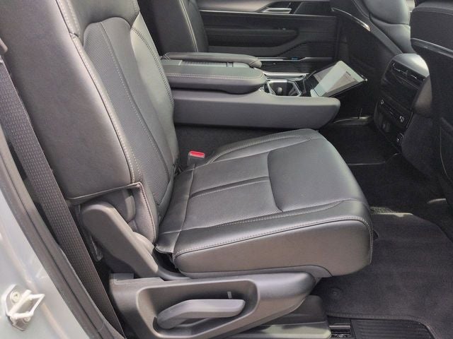 2023 Jeep Grand Wagoneer Base