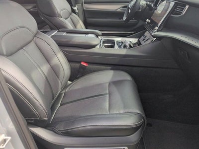 2023 Jeep Grand Wagoneer Base