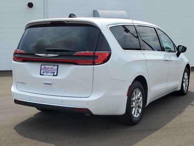 2025 Chrysler Pacifica Select