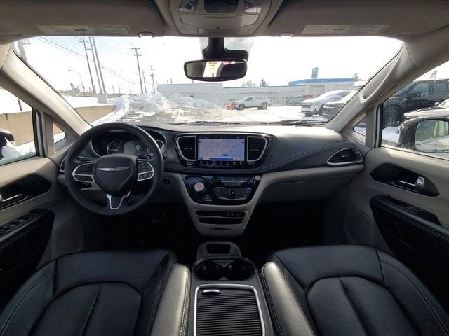 2024 Chrysler Pacifica Hybrid Select