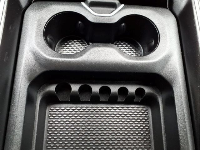 2020 RAM 1500 Big Horn Crew Cab 4x4 5'7" Box