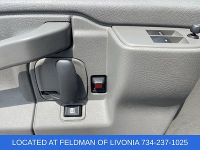 2025 Chevrolet Express Passenger 1LT