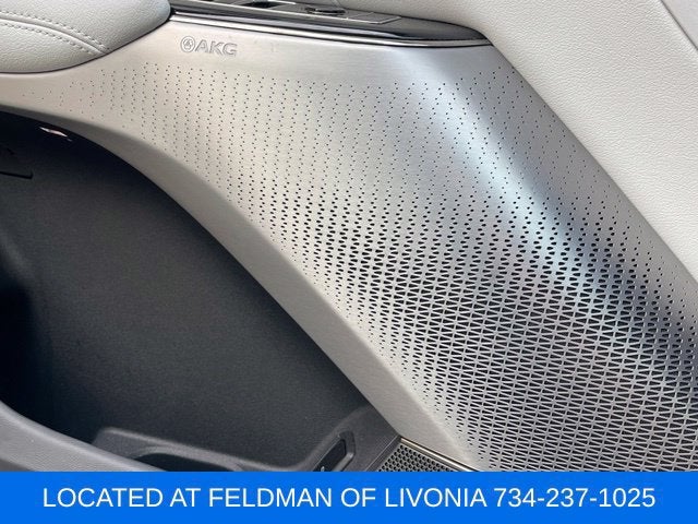 2024 Cadillac LYRIQ Luxury 2
