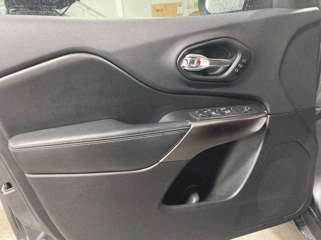 2019 Jeep Cherokee Limited FWD