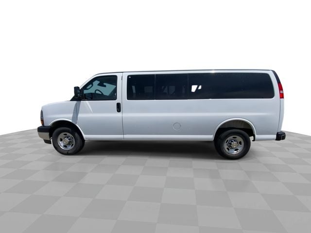 2025 Chevrolet Express Passenger 1LT