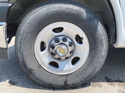 2025 Chevrolet Express Passenger 1LT