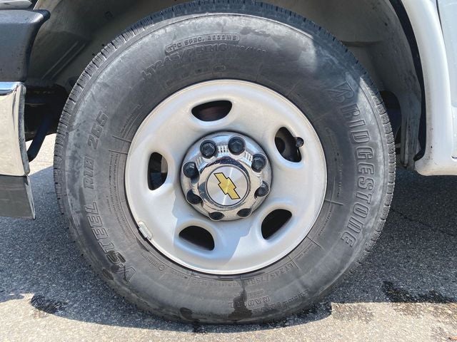 2025 Chevrolet Express Passenger 1LT