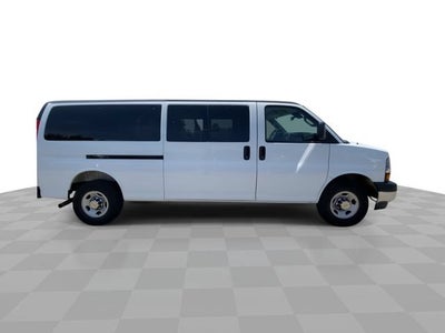 2025 Chevrolet Express Passenger 1LT