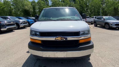 2025 Chevrolet Express Passenger 1LT