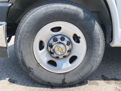 2025 Chevrolet Express Passenger 1LT
