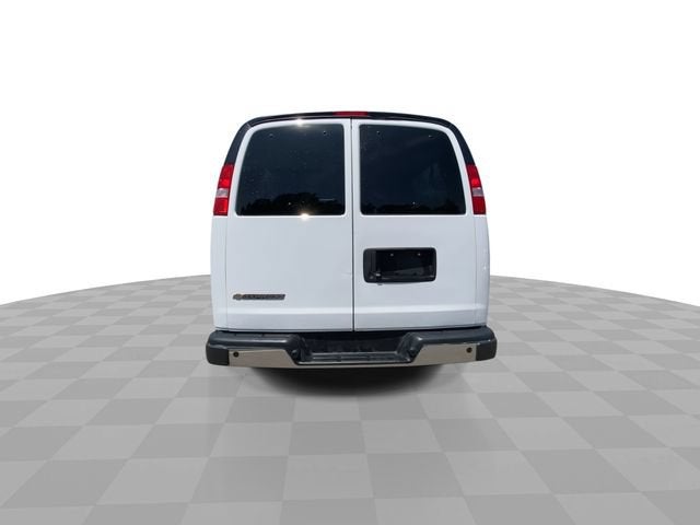 2025 Chevrolet Express Passenger 1LT