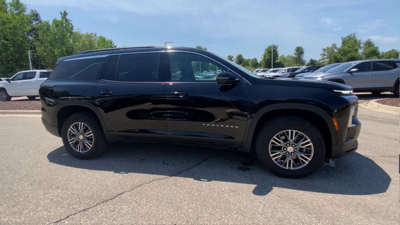 2024 Chevrolet Traverse LT