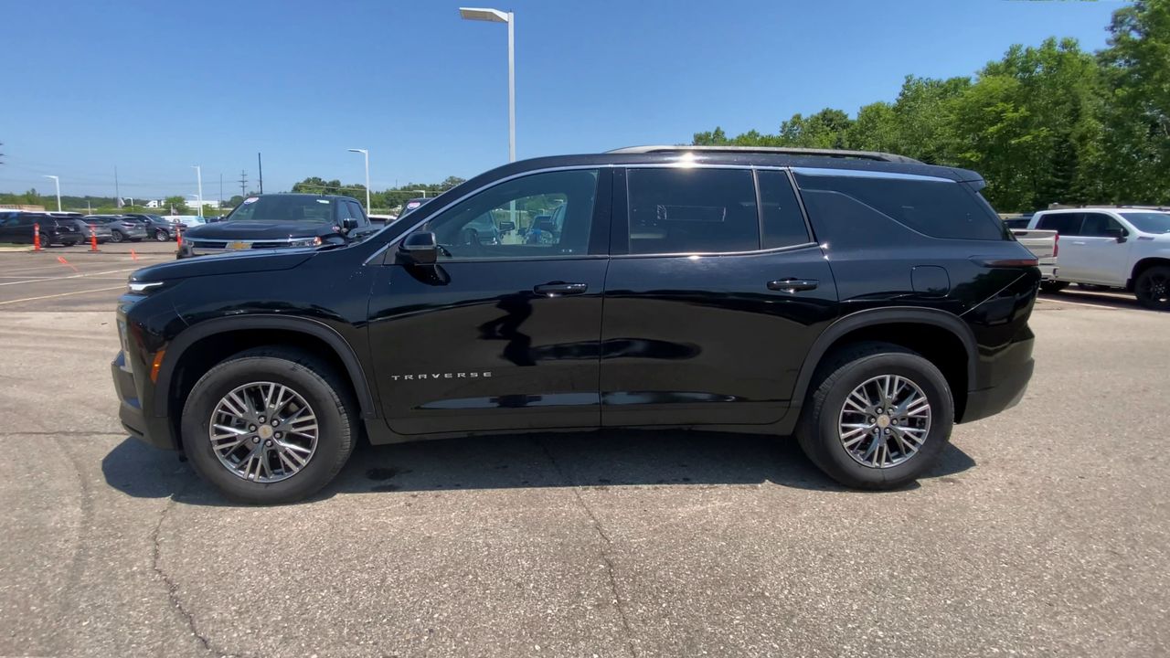 2024 Chevrolet Traverse LT