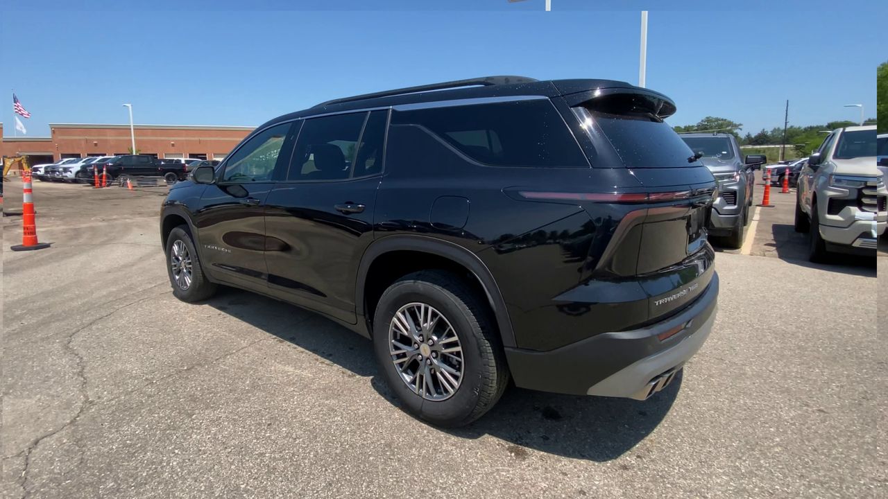 2024 Chevrolet Traverse LT