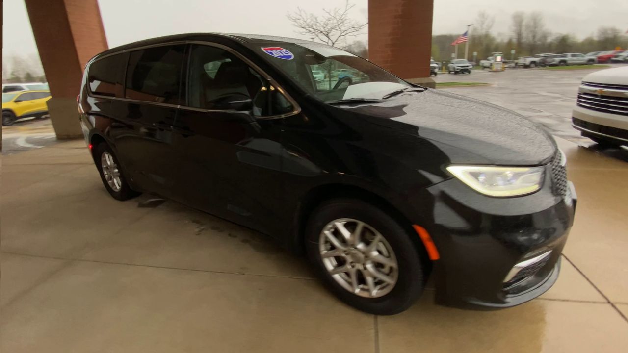 2025 Chrysler Pacifica Select