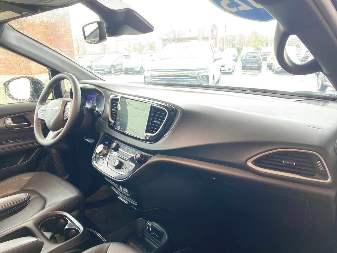 2025 Chrysler Pacifica Select