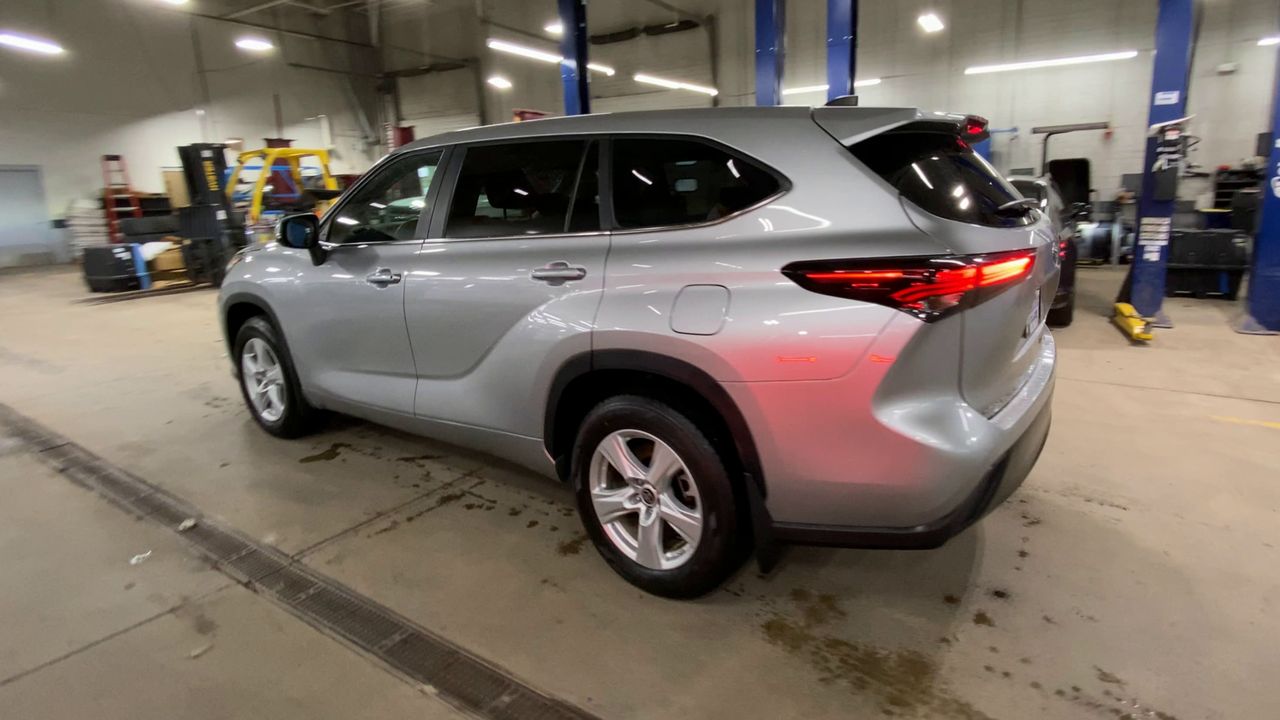 2024 Toyota Highlander LE