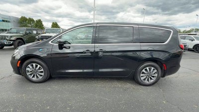 2024 Chrysler Pacifica Hybrid Select