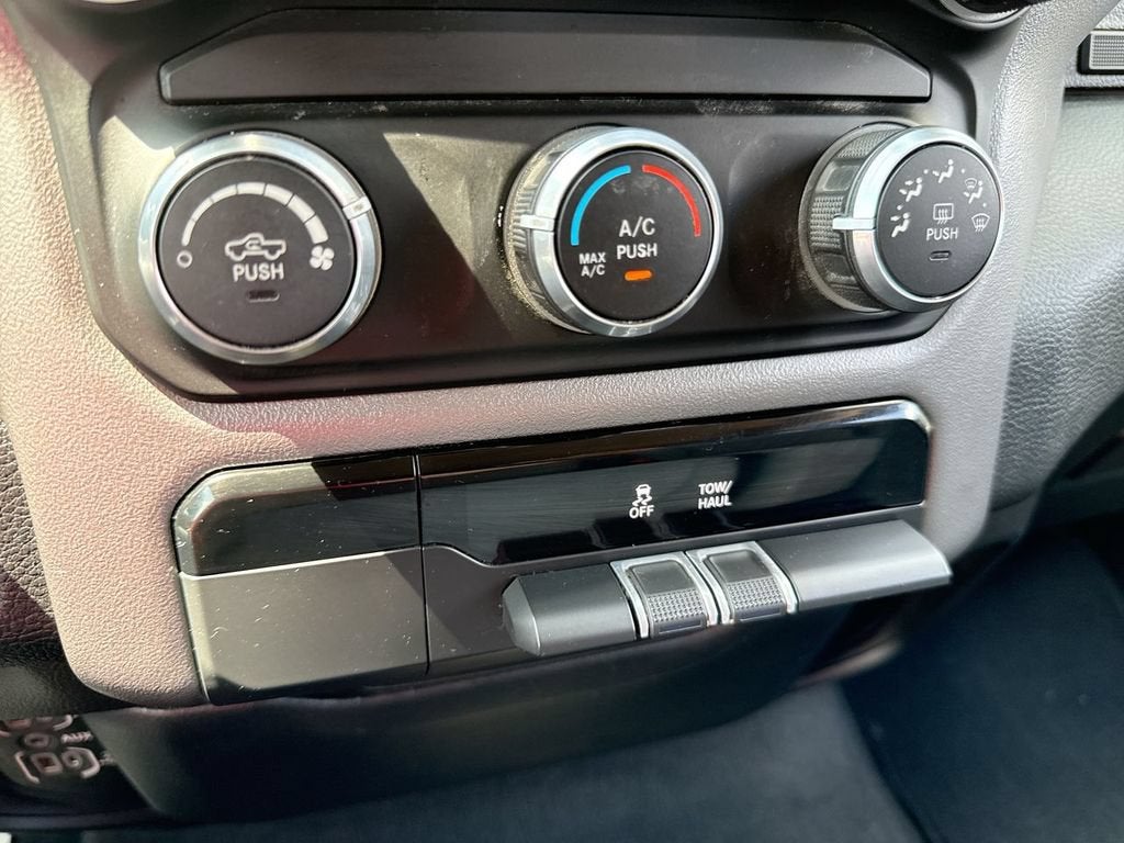 2020 RAM 1500 Big Horn Quad Cab 4x4 6'4" Box