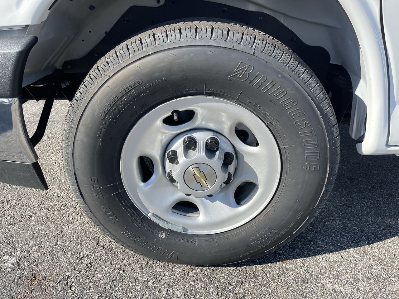 2025 Chevrolet Express Cutaway 3500 1WT