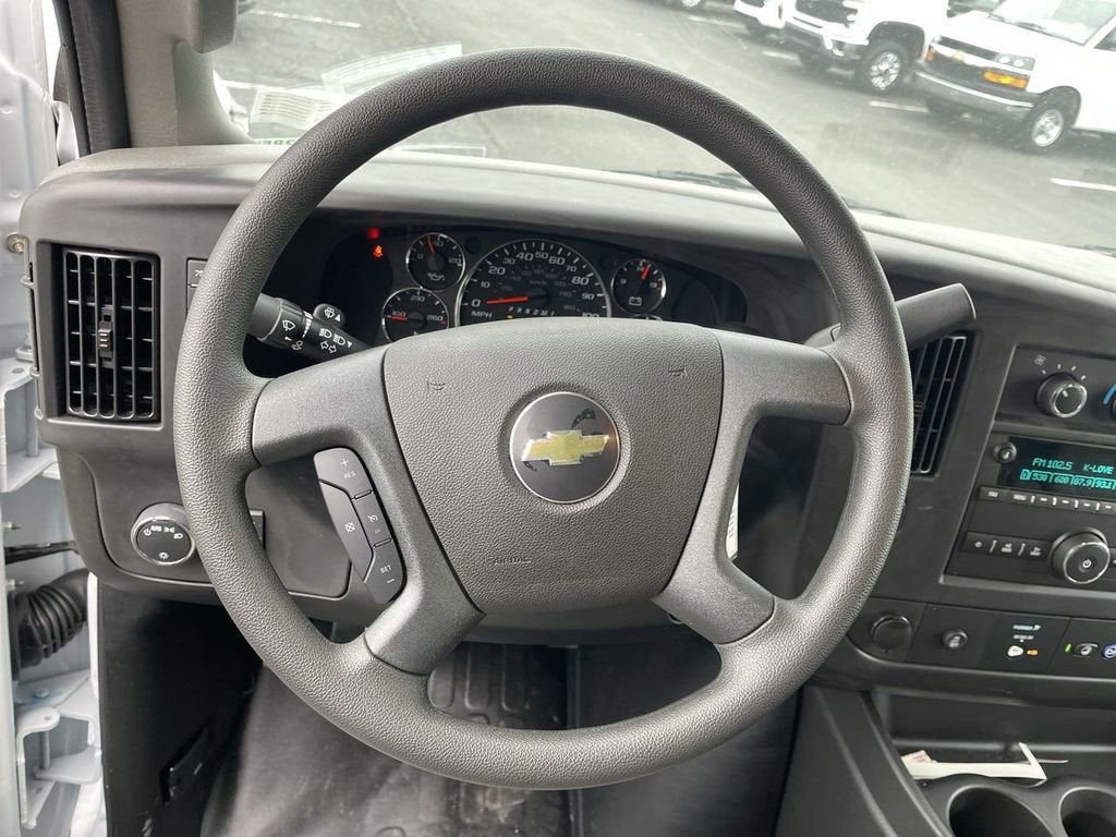 2025 Chevrolet Express Cutaway 3500 1WT