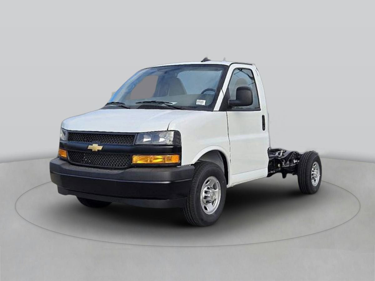 2025 Chevrolet Express Cutaway 3500 1WT