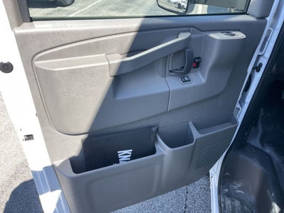 2025 Chevrolet Express Cutaway 3500 1WT