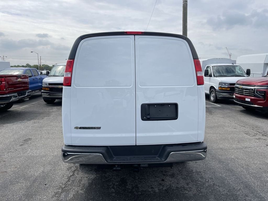 2025 Chevrolet Express Cargo WT