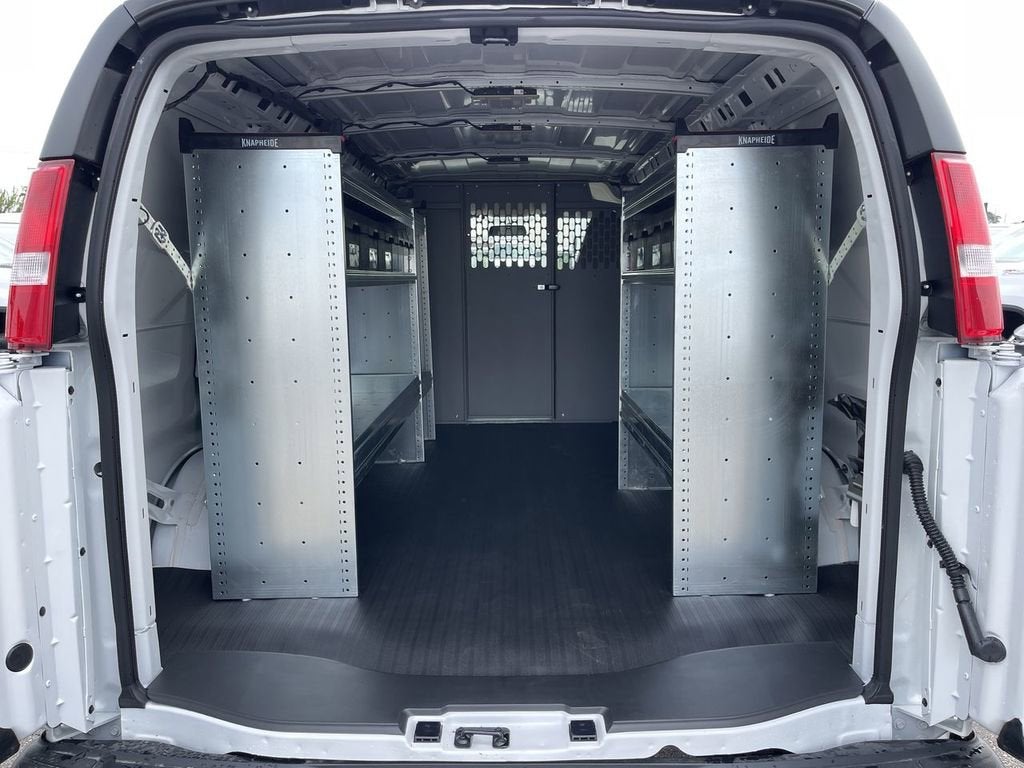 2025 Chevrolet Express Cargo WT