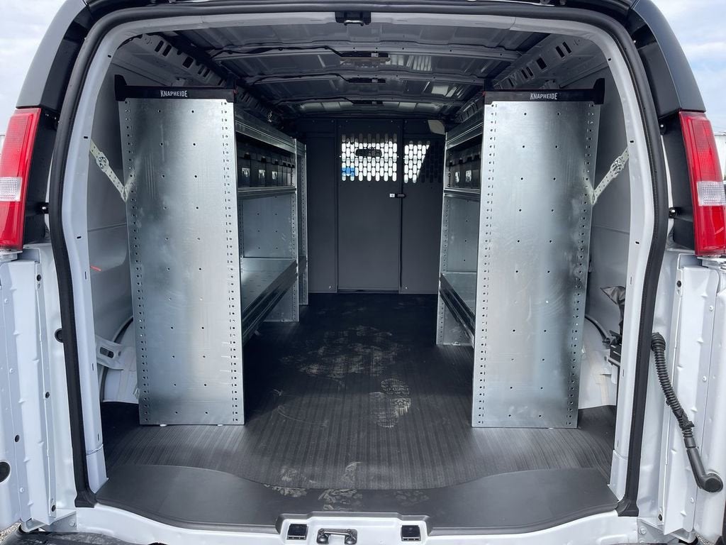 2025 Chevrolet Express Cargo WT