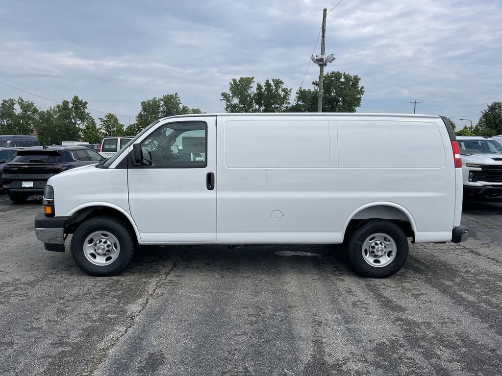 2025 Chevrolet Express Cargo WT
