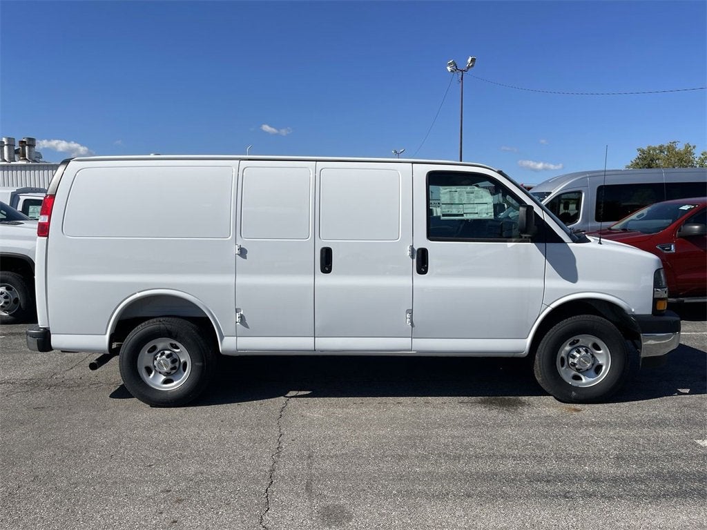 2025 Chevrolet Express Cargo 2500 WT