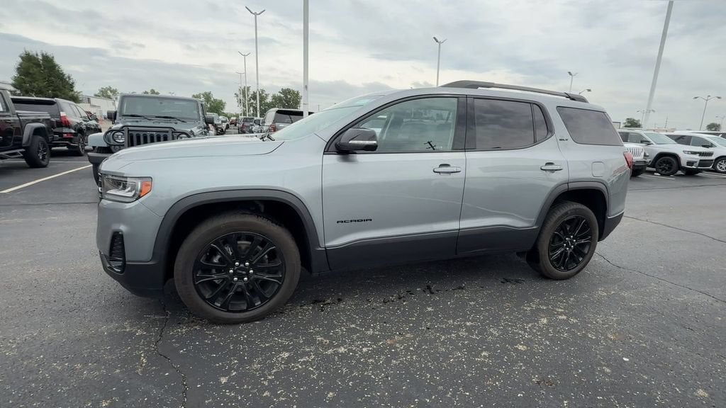2023 GMC Acadia SLT