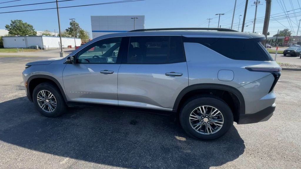 2025 Chevrolet Traverse LT