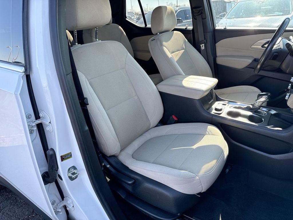 2022 Chevrolet Traverse LT Cloth