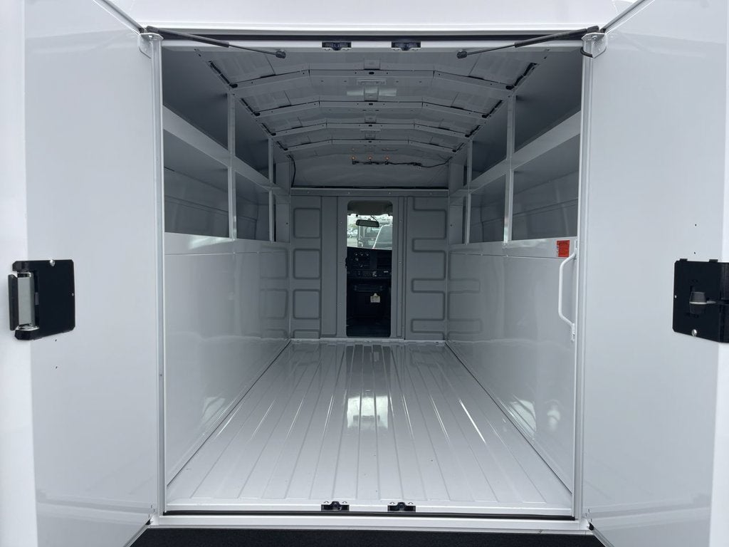 2026 Chevrolet Express Cutaway 3500 1WT