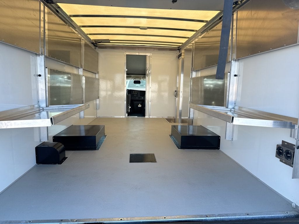 2026 Chevrolet Express Cutaway 3500 1WT