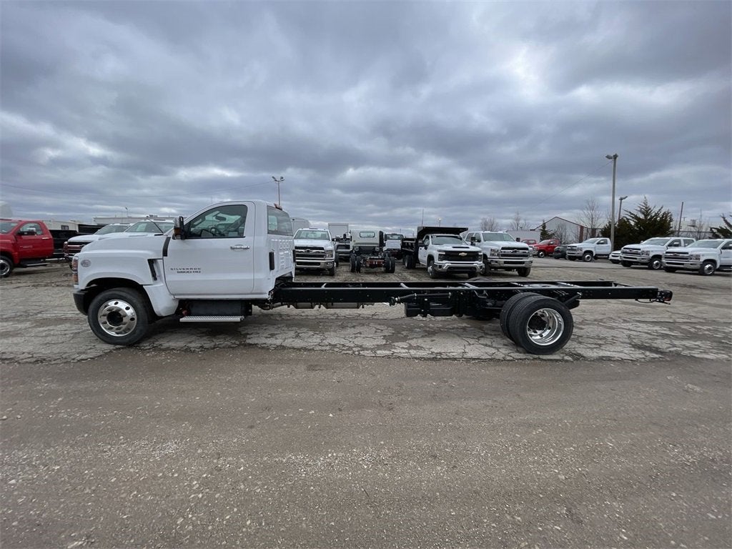 2024 Chevrolet Silverado 5500 HD Work Truck