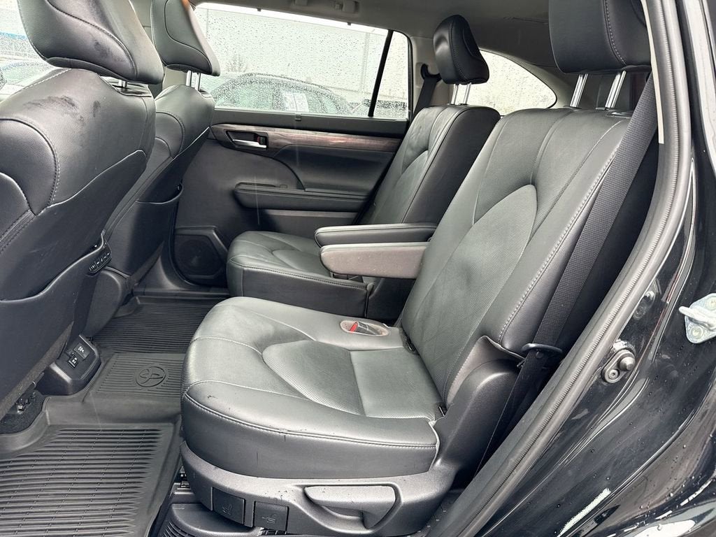 2021 Toyota Highlander Hybrid Platinum