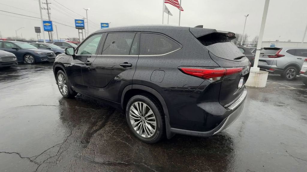 2021 Toyota Highlander Hybrid Platinum