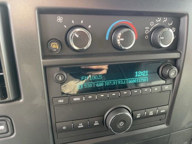 2025 Chevrolet Express Cargo WT